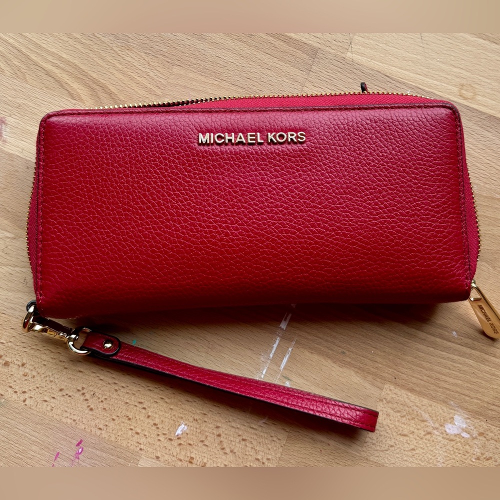 MICHAEL KORS Leather Continental Wristlet Red